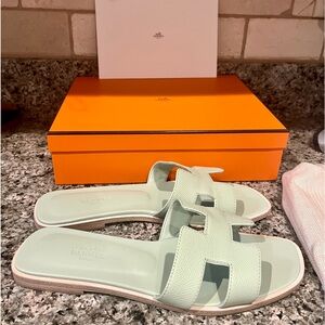Used wearing 2-3 times only very good condition Hermes Oran size 39